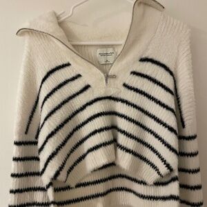Like New Abercrombie & Fitch Zip up Stripe Soft Fuzzy Sweater Size XS